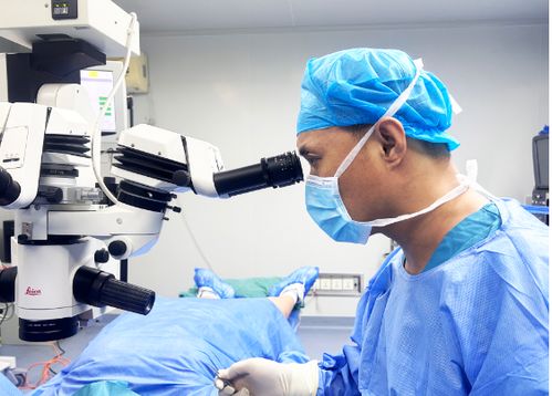 從視力模糊到重見(jiàn)光明 一位青年的圓錐角膜治療之旅